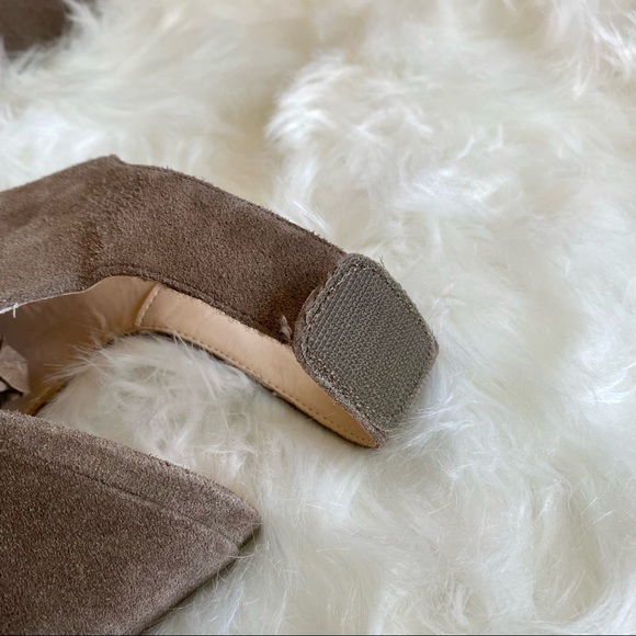 Franco Fortini Size 8 Lisa Genuine Suede Peep Toe Block Heels Taupe - Picture 7 of 9